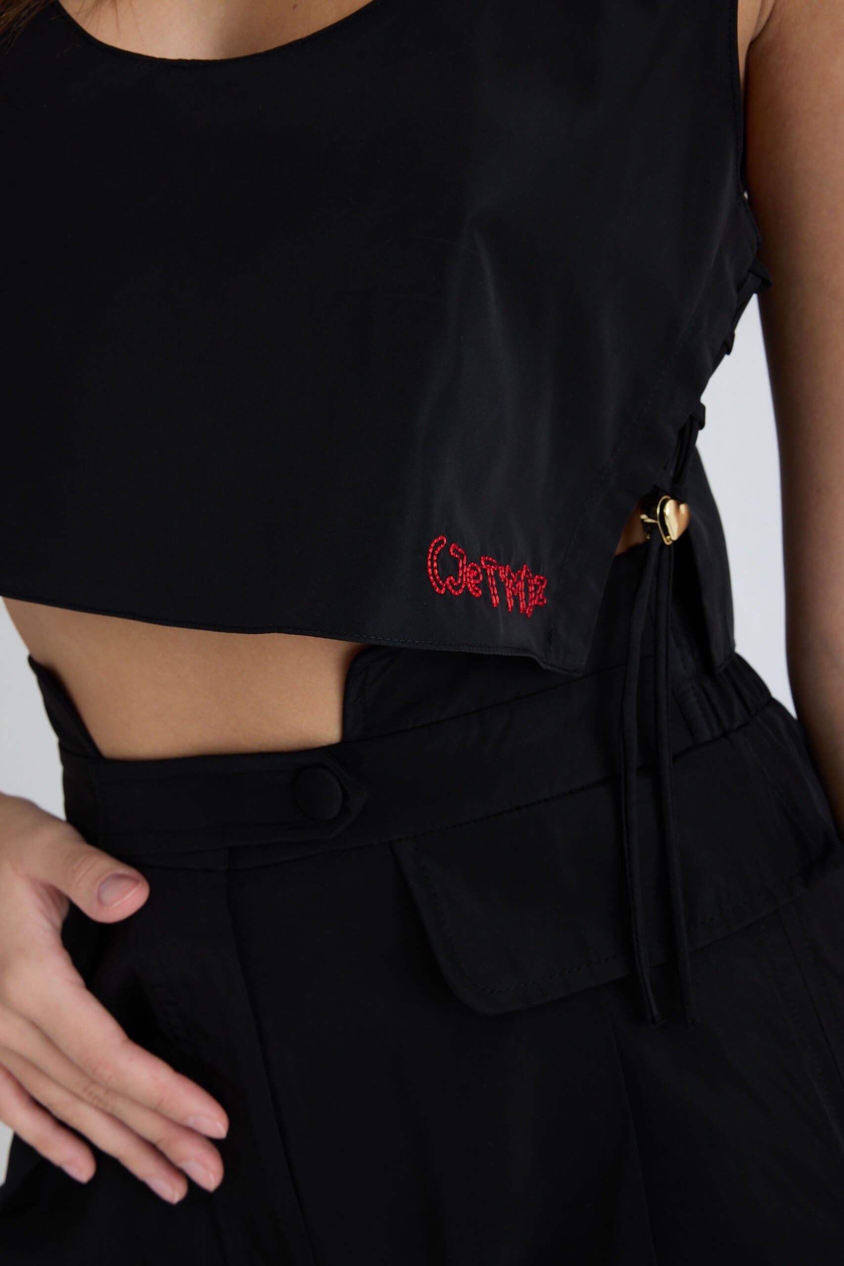 Lotus Crop - Black